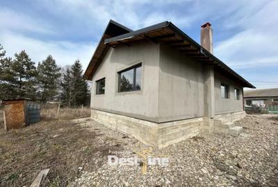 Casă cu 4 camere cu Teren 560 Mp în Girov - 1