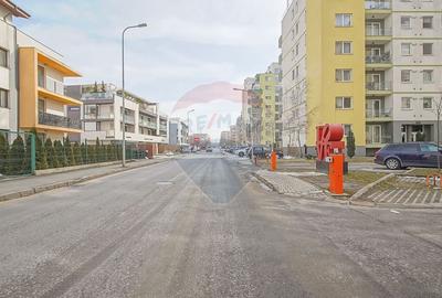 Apartament cu 2 camere semidecomandat, mobilat în Tractorul - 26