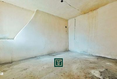 Casă cu 2 camere cu Teren 1440 Mp în Secusigiu - 9