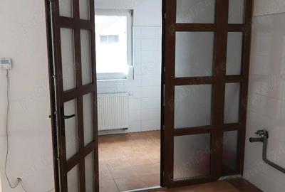 Spațiu comercial, de 70 mp, în Central - 4