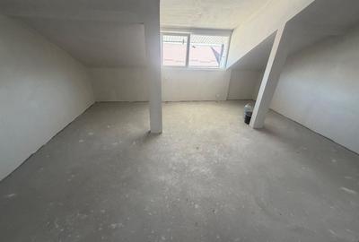 Duplex cu 5 camere cu Canalizare în Central - 16