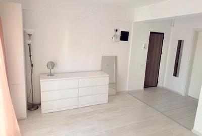 Garsonieră decomandată în Apărătorii Patriei