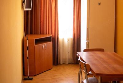 Apartament cu 3 camere semidecomandat în Central