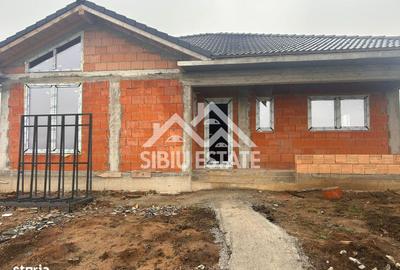 Casă cu 4 camere cu Teren 500 Mp în Central - 2
