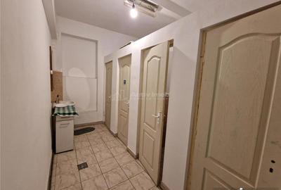 Spațiu comercial, de 24 mp, în Central - 4