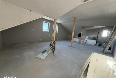 Casă cu 4 camere cu Teren 250 Mp în Central