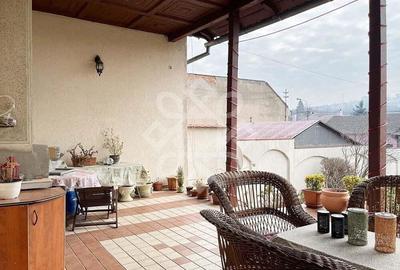 Casa cu 4 camere de vanzare in zona centrala din Oradea - 2