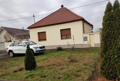 Casă cu Teren 719 Mp în Central - 2