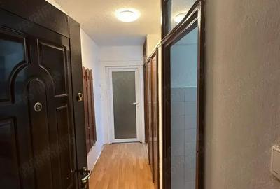 Garsonieră decomandată în Girocului