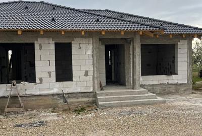 Casă cu 4 camere în Rontău