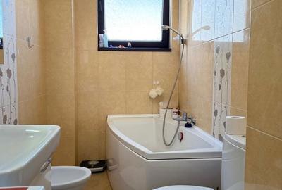 Apartament cu 3 camere decomandat în Palazu Mare - 4