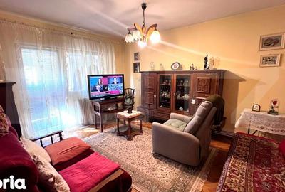 Apartament cu 4 camere decomandat în Central