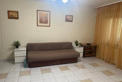 Garsonieră decomandată în Decebal