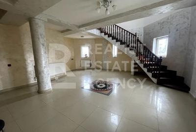 Casă individuală cu 7 camere cu Canalizare în Central - 3