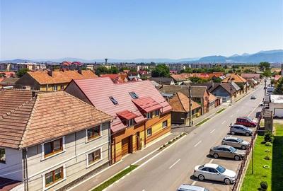 Casă individuală cu 8 camere în Exterior Est