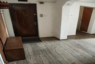 Apartament 4 camere, decomandat - zona Tractorul - 1