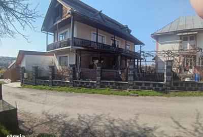 Casă cu Teren 267 Mp în Central - 13