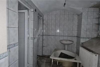 Spațiu comercial, de 100 mp, în Central - 4