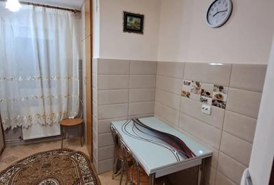 Inchiriez apartament cu 3 camere Inchiriez apartament cu 3 camere - 2