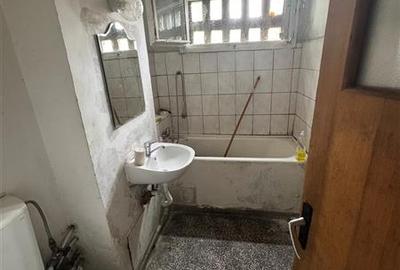 Apartament cu 3 camere semidecomandat în Berceni - 4