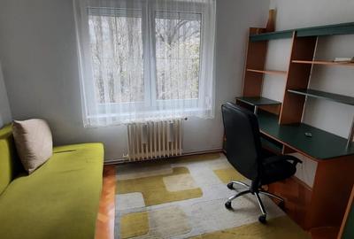 Apartament cu 4 camere decomandat, mobilat în 7 Noiembrie - 2