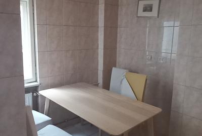 Apartament cu 3 camere decomandat în P-ța Universității - 13