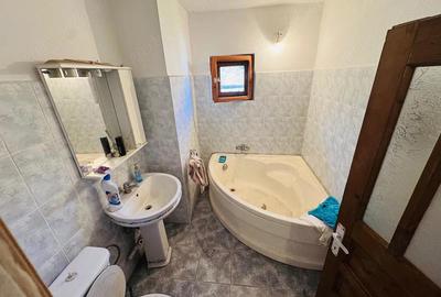 Casă cu Teren 263 Mp în Central - 2