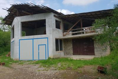 Casă cu 4 camere în Central - 2