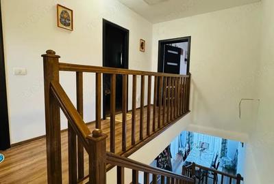 Casă cu 4 camere cu Teren 300 Mp în Dumbrăvița