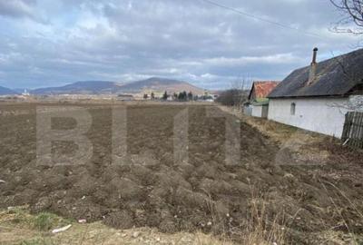 Teren de 680 mp, în Central