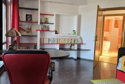 Casă cu 5 camere cu Teren 900 Mp în Zăvoi - 1