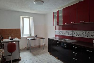 Casă cu 4 camere în Central - 3