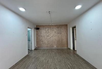 Spatiu comercial compus din doua incaperi si o chicineta - 2