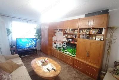 Apartament cu 3 camere decomandat în Complex Studențesc