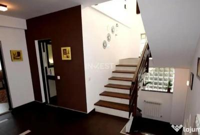 Casă cu 6 camere cu Teren 500 Mp în Central