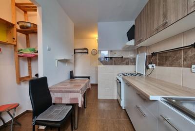 Apartament cu 3 camere semidecomandat în Gării