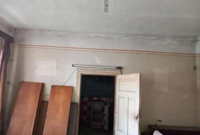 Casă cu 3 camere cu Teren 75 Mp în Central - 1