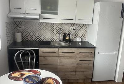 Apartament cu 3 camere semidecomandat în Girocului - 2