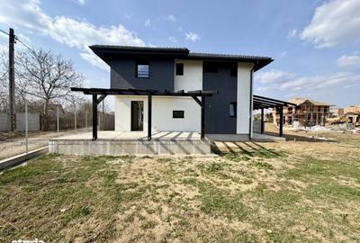 Casă cu 4 camere cu Teren 650 Mp în Bercu Roșu
