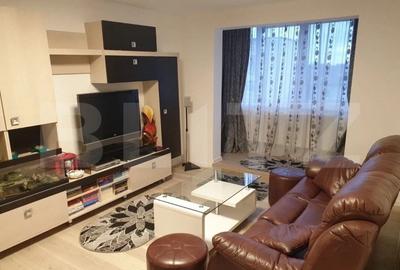 De vanzare apartament 4 camere (cartier Tractorul) - 1