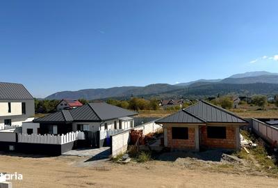 Casă cu 3 camere în Cristian