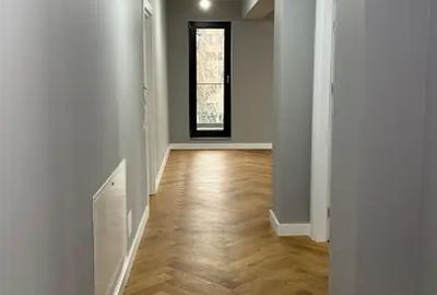 Apartament cu 3 camere decomandat în Băneasa
