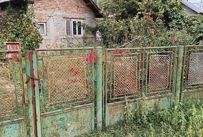 Casă cu 5 camere cu Teren 1300 Mp în Central