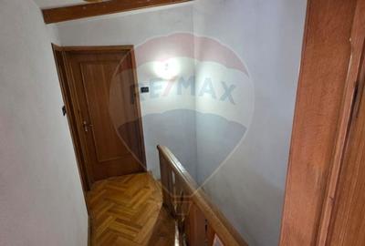 Casă cu 5 camere cu Teren 200 Mp în Grivița - 13