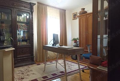 Casă cu 6 camere cu Teren 1000 Mp în Central - 9
