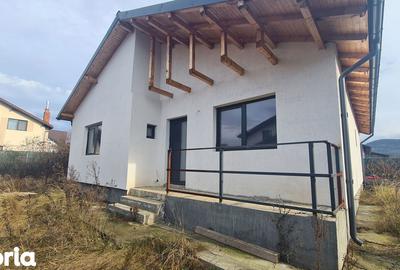Casă cu 3 camere cu Teren 379 Mp în Central - 1