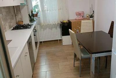 Apartament cu 3 camere decomandat, mobilat în 13 Septembrie - 2