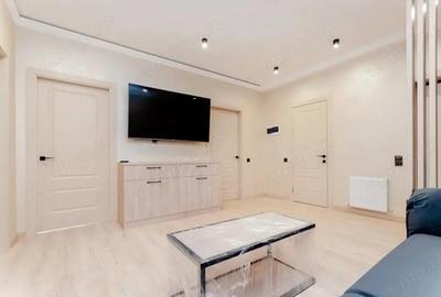 Apartament cu 2 camere decomandat în Tractorul