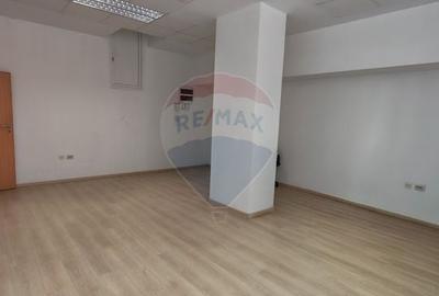 Spațiu comercial, de 140 mp, în Central - 7