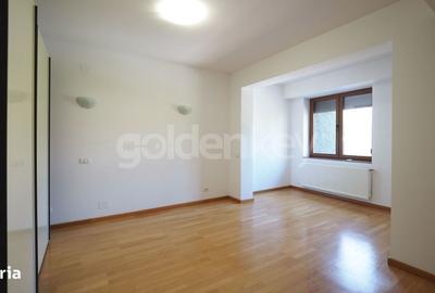 Casă cu 7 camere cu Teren 280 Mp în Central - 12